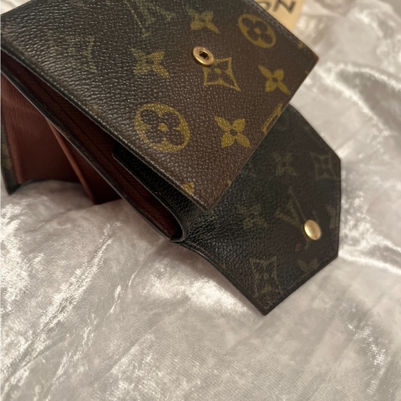 Louis Vuitton Wallet - Picture 4 of 9